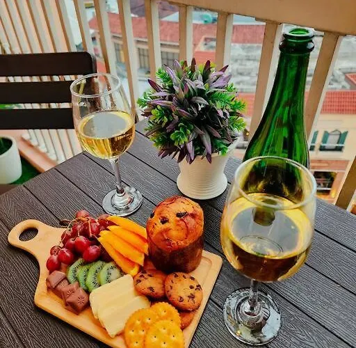 Venice View Balcony At Mckinley Hill Apartment