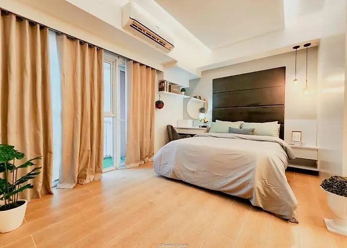 Venice View Balcony At Mckinley Hill *