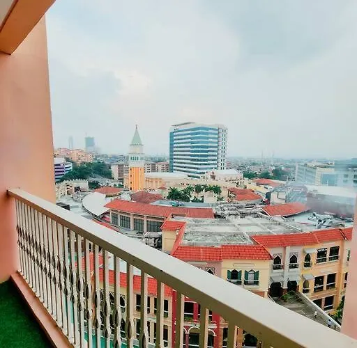 Venice View Balcony At Mckinley Hill