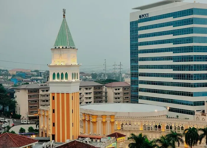 Venice View Balcony At Mckinley Hill