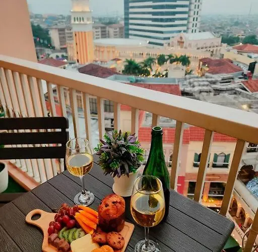 Venice View Balcony At Mckinley Hill * Manila