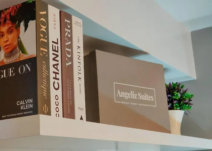 Venice View Balcony At Mckinley Hill *