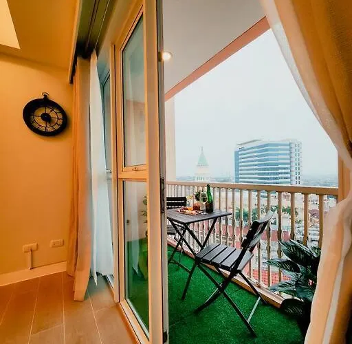 Venice View Balcony At Mckinley Hill Apartment